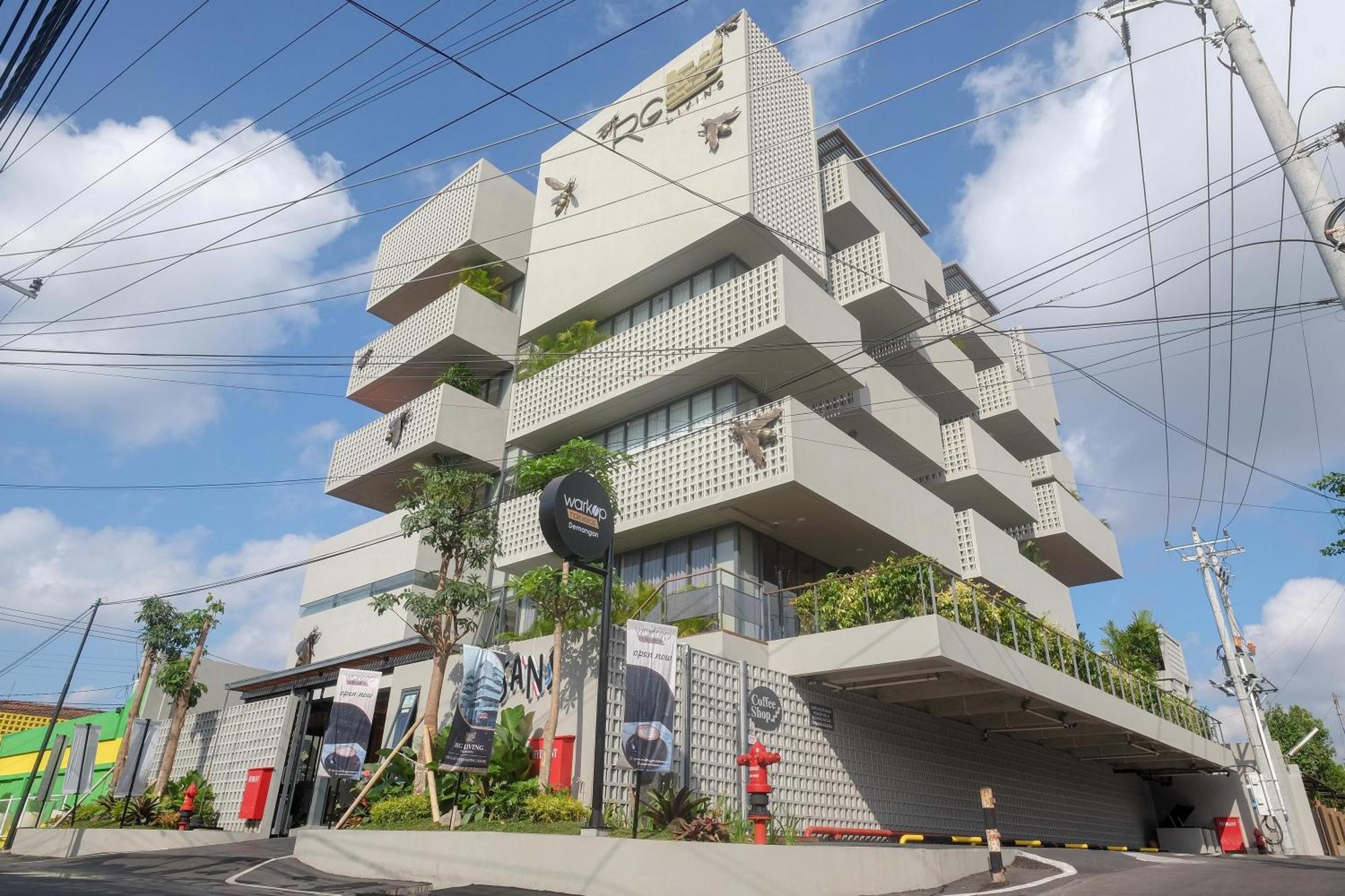 Sans Hotel Rg Living Jogja By Reddoorz Pakualaman Luaran gambar