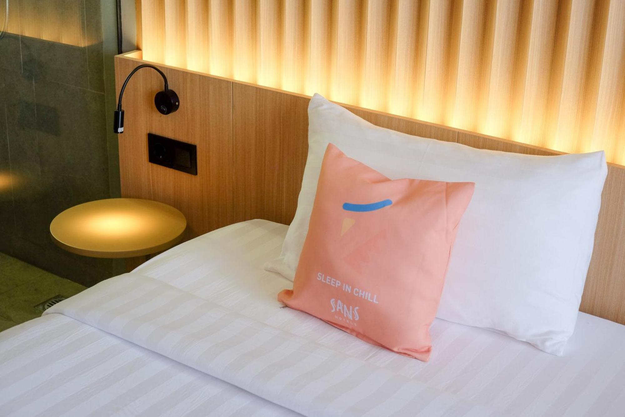 Sans Hotel Rg Living Jogja By Reddoorz Pakualaman Luaran gambar