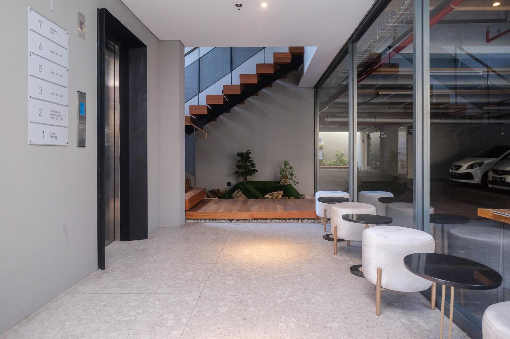 Sans Hotel Rg Living Jogja By Reddoorz Pakualaman Luaran gambar