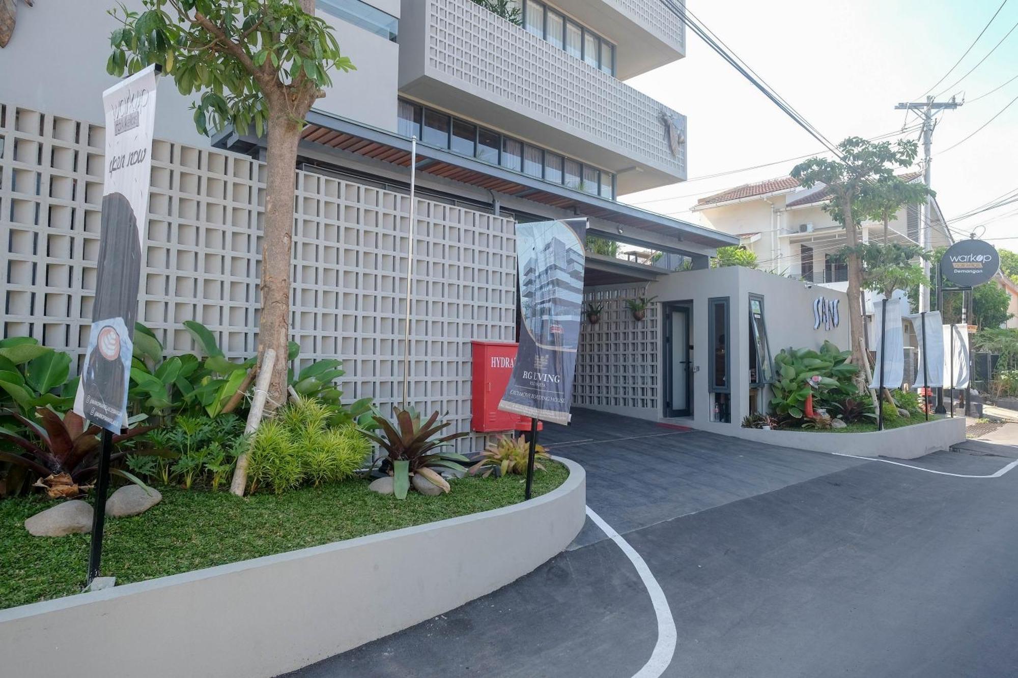 Sans Hotel Rg Living Jogja By Reddoorz Pakualaman Luaran gambar