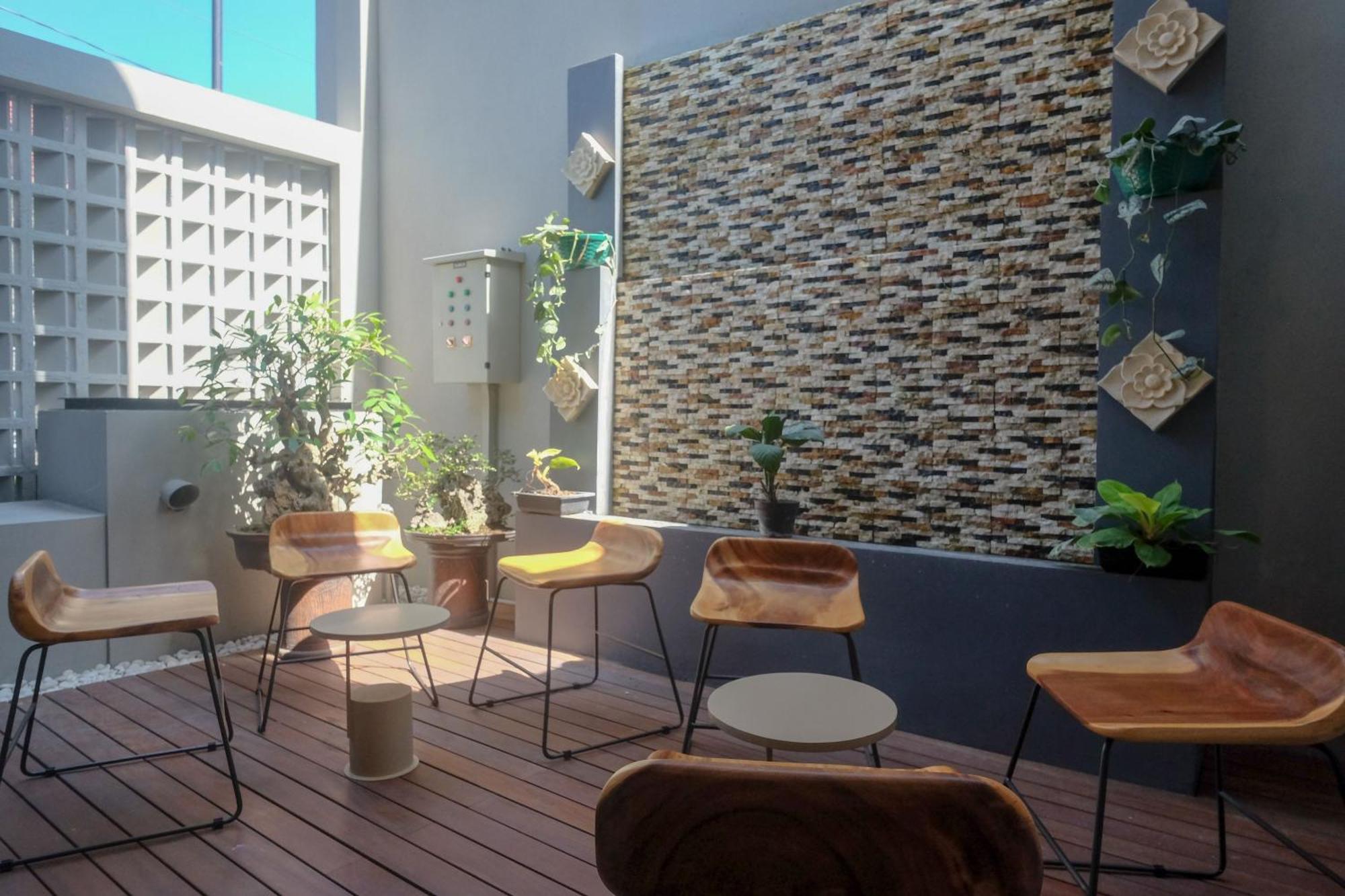 Sans Hotel Rg Living Jogja By Reddoorz Pakualaman Luaran gambar
