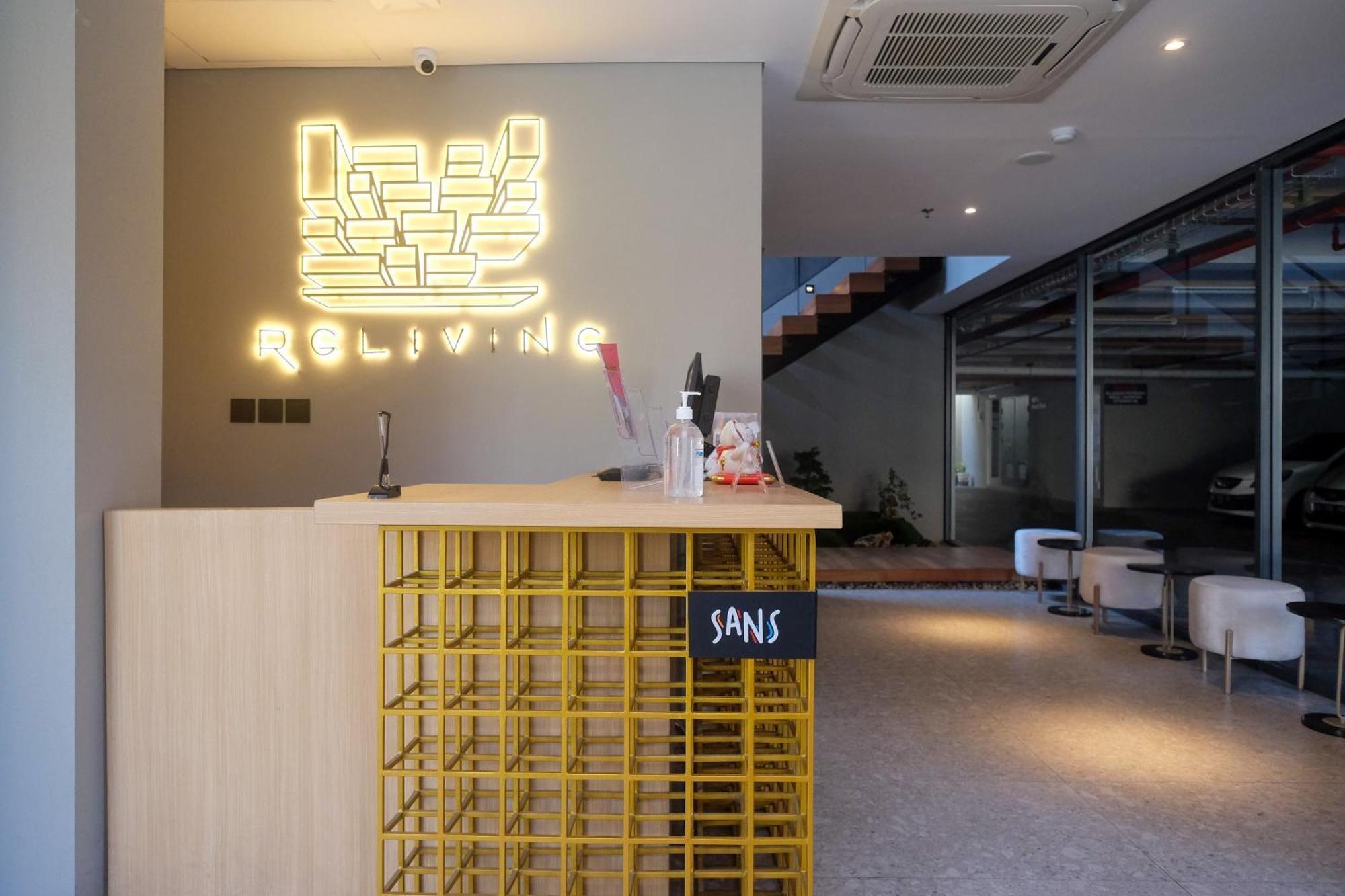 Sans Hotel Rg Living Jogja By Reddoorz Pakualaman Luaran gambar