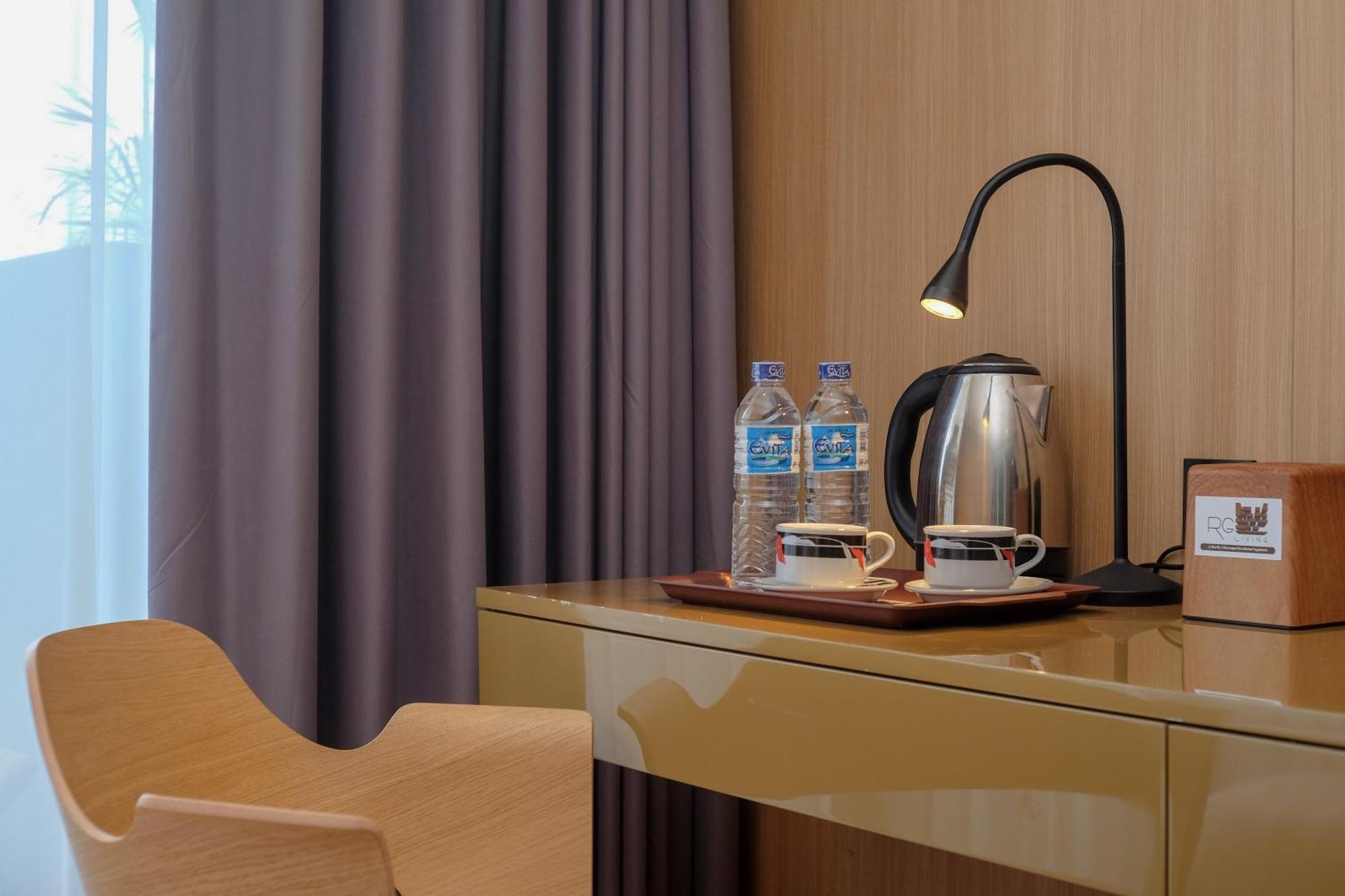 Sans Hotel Rg Living Jogja By Reddoorz Pakualaman Luaran gambar