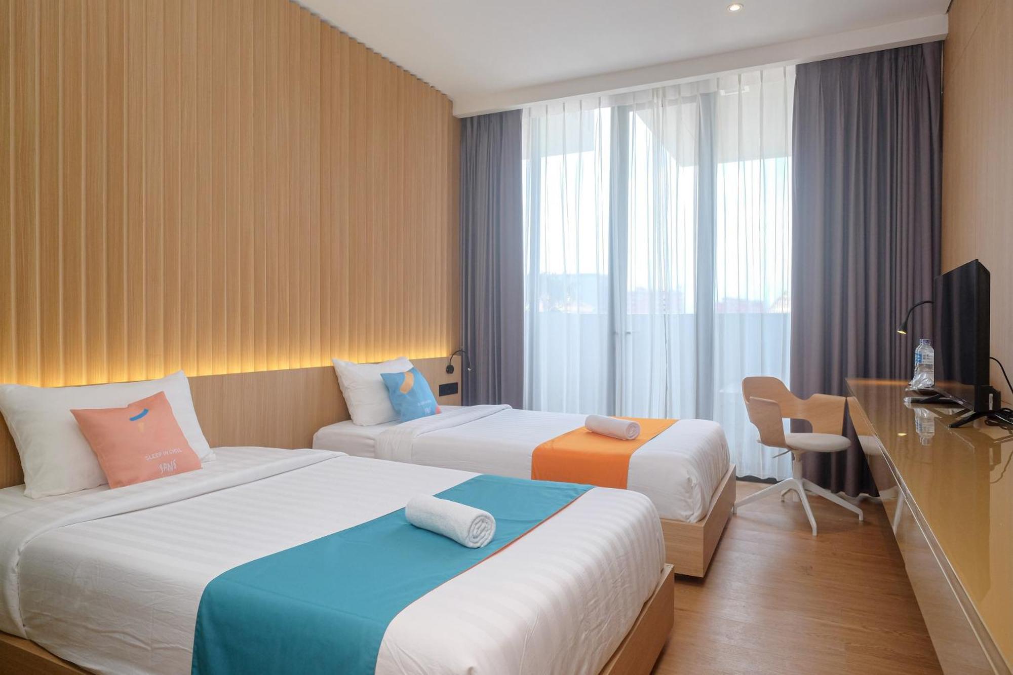 Sans Hotel Rg Living Jogja By Reddoorz Pakualaman Luaran gambar