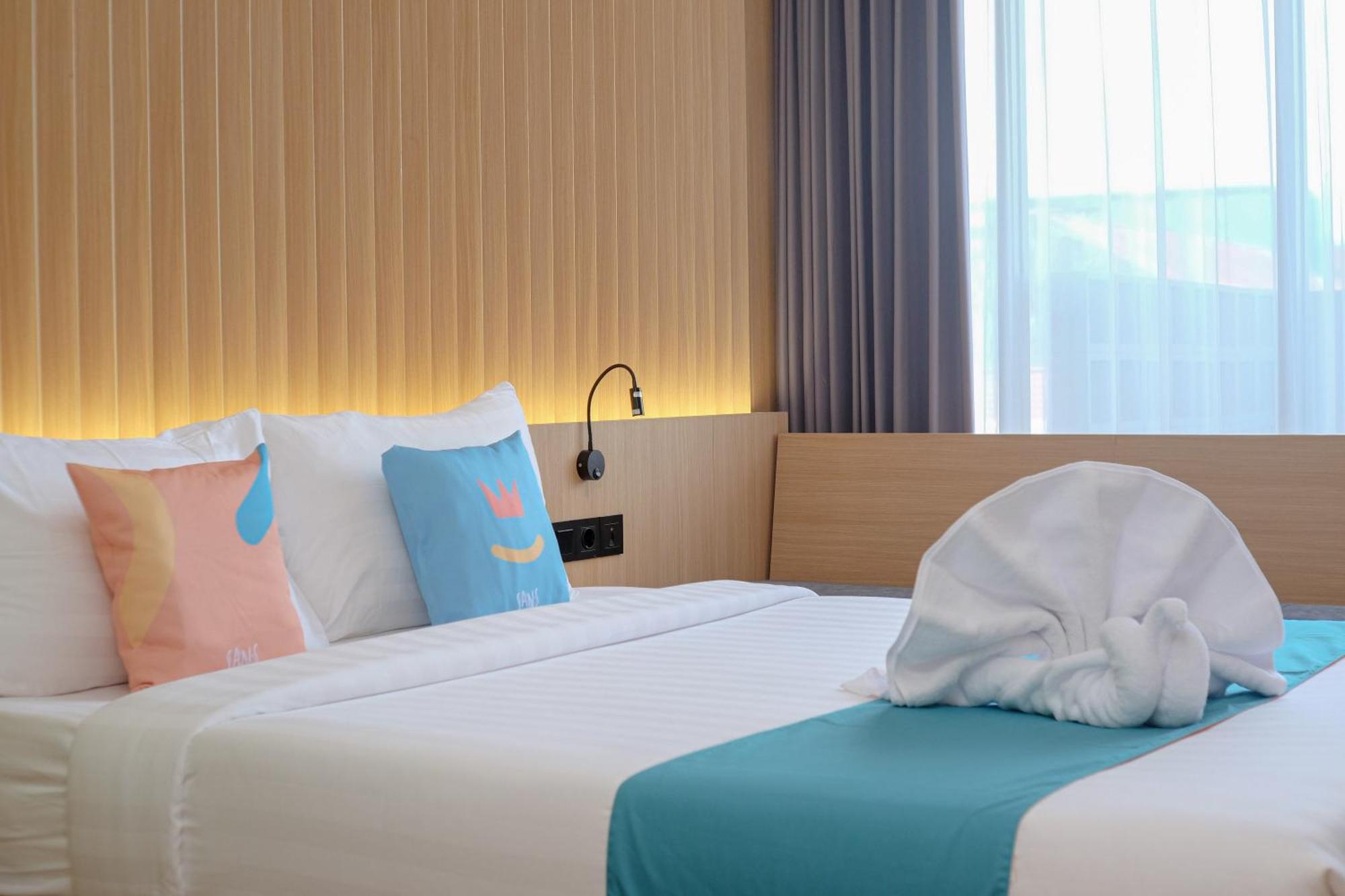 Sans Hotel Rg Living Jogja By Reddoorz Pakualaman Luaran gambar