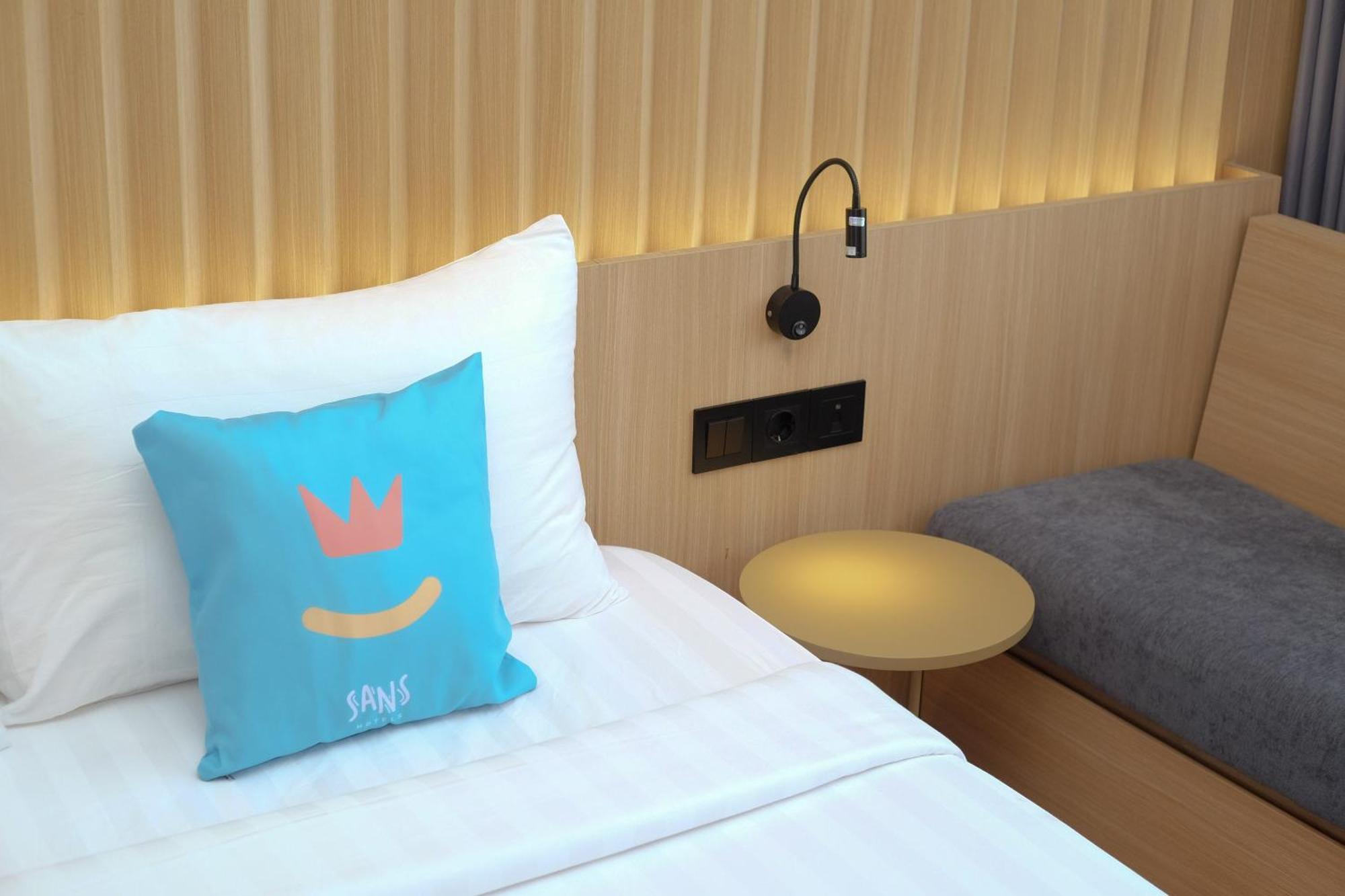 Sans Hotel Rg Living Jogja By Reddoorz Pakualaman Luaran gambar