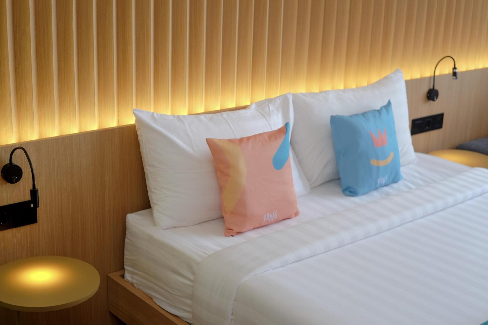 Sans Hotel Rg Living Jogja By Reddoorz Pakualaman Luaran gambar
