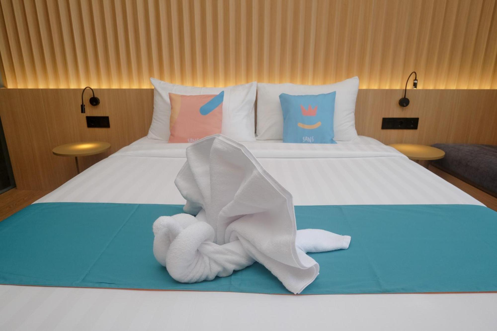 Sans Hotel Rg Living Jogja By Reddoorz Pakualaman Luaran gambar