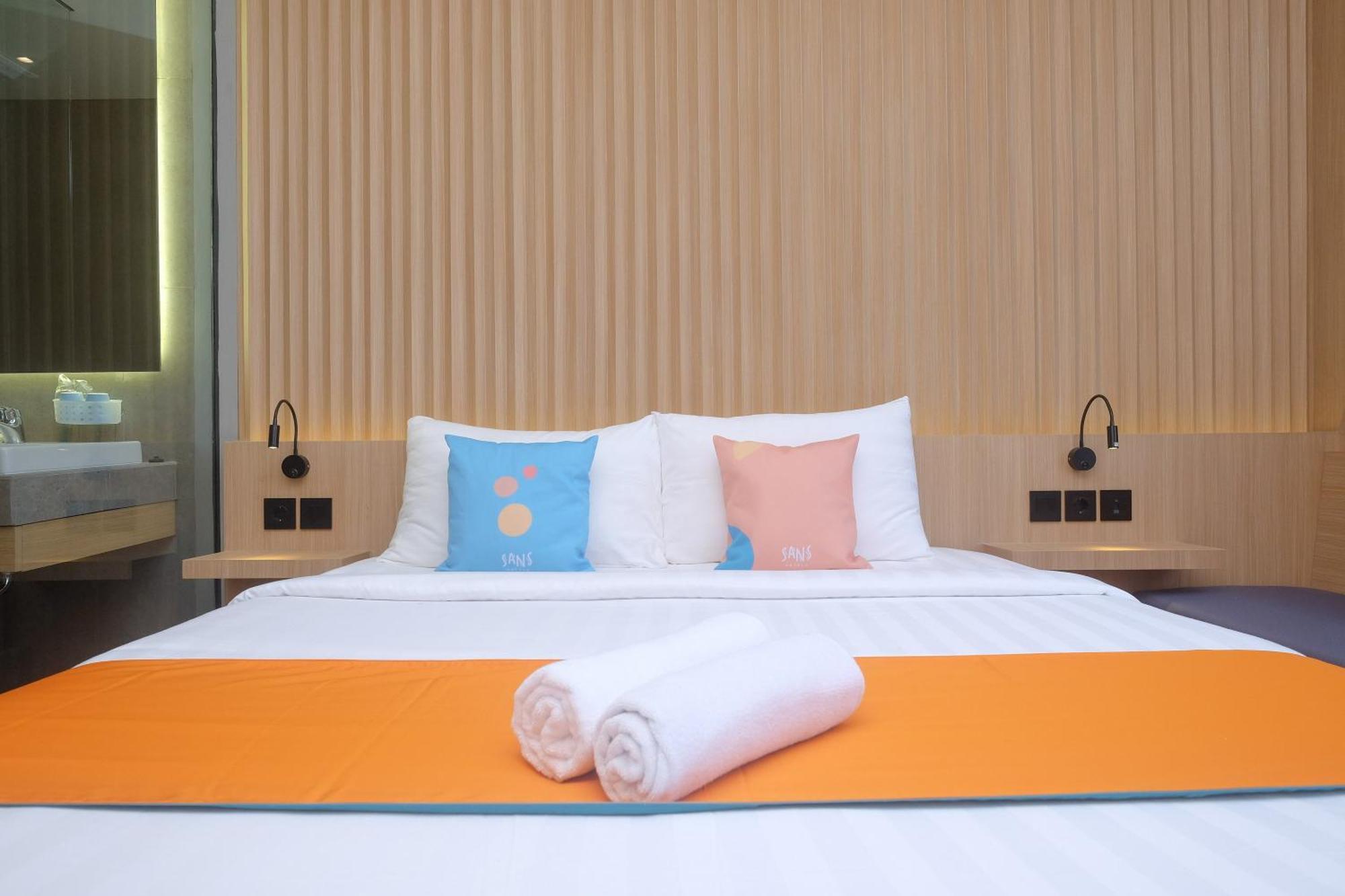 Sans Hotel Rg Living Jogja By Reddoorz Pakualaman Luaran gambar