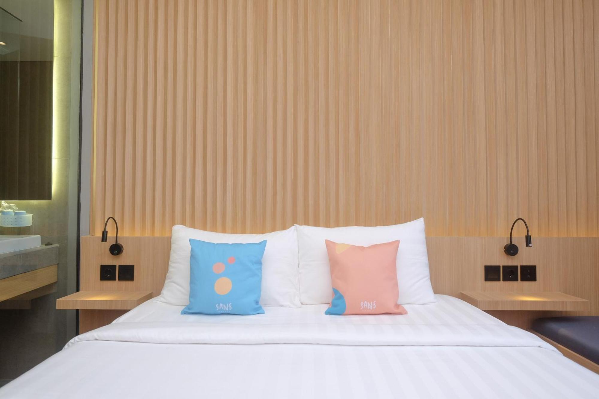 Sans Hotel Rg Living Jogja By Reddoorz Pakualaman Luaran gambar